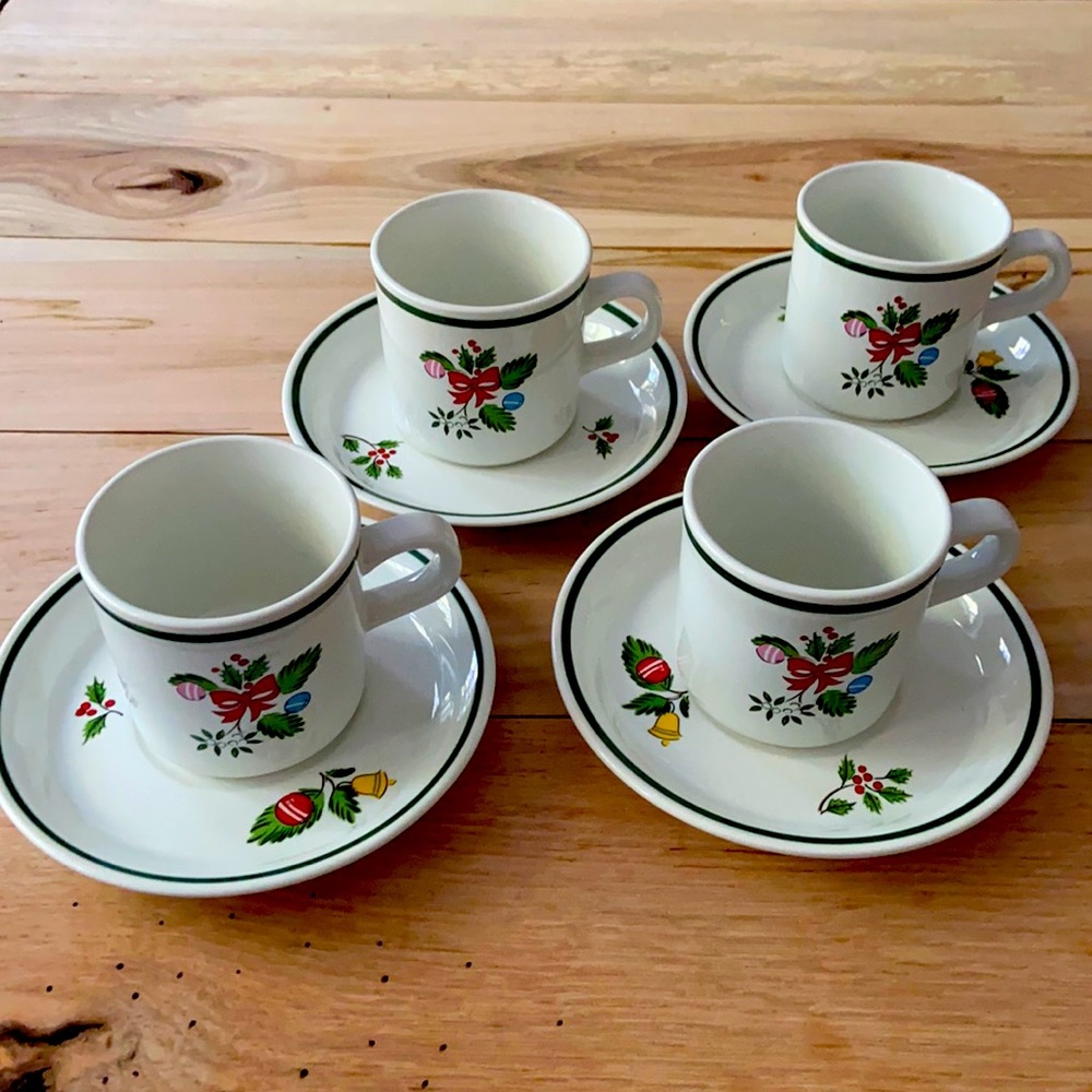 Set of 4 cups and saucers